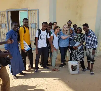 La Youtubeuse Lola Dubini s'engage pour la cause des enfants