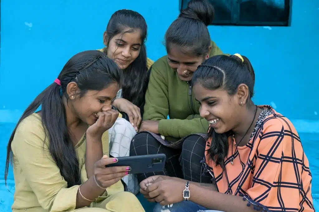 ©UNICEF/UN0488996/Sri Kolari